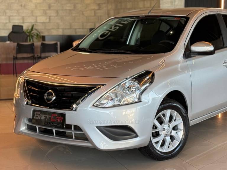 NISSAN - VERSA - 2017/2017 - Prata - R$ 59.900,00