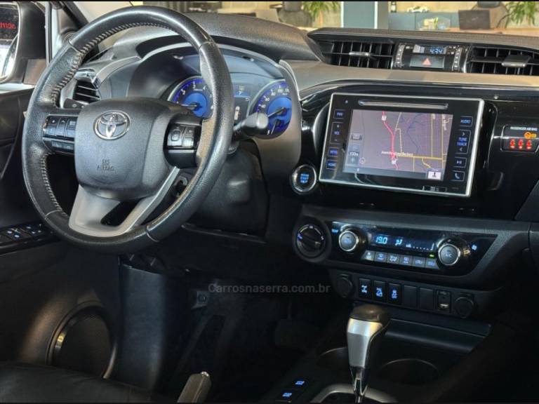 TOYOTA - HILUX - 2016/2017 - Prata - R$ 199.900,00