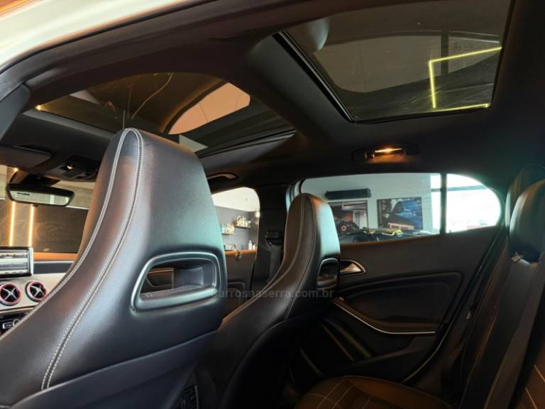 MERCEDES-BENZ - GLA 200 - 2014/2015 - Branca - R$ 109.900,00