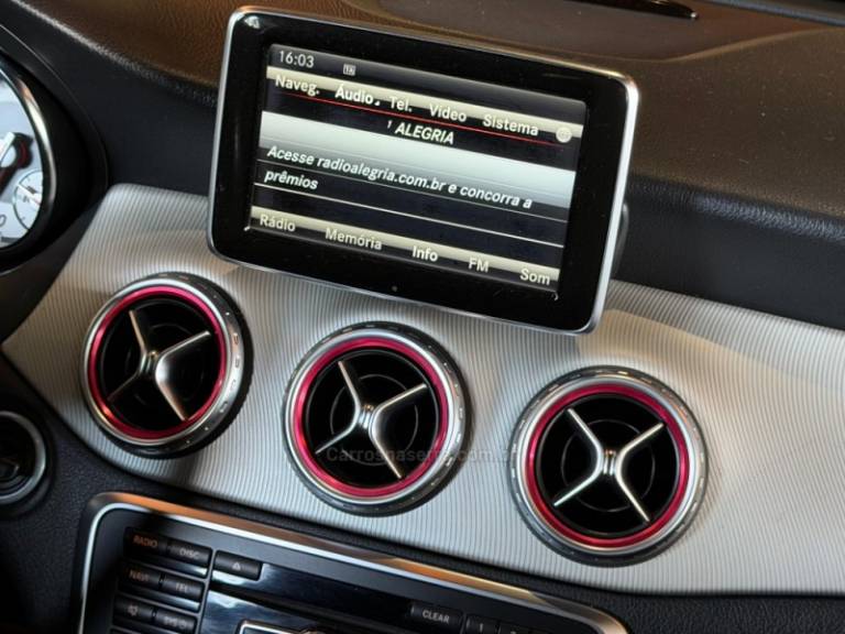 MERCEDES-BENZ - GLA 200 - 2014/2015 - Branca - R$ 109.900,00