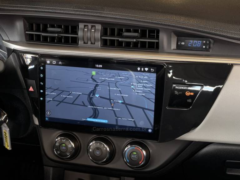 TOYOTA - COROLLA - 2016/2017 - Preta - R$ 83.900,00