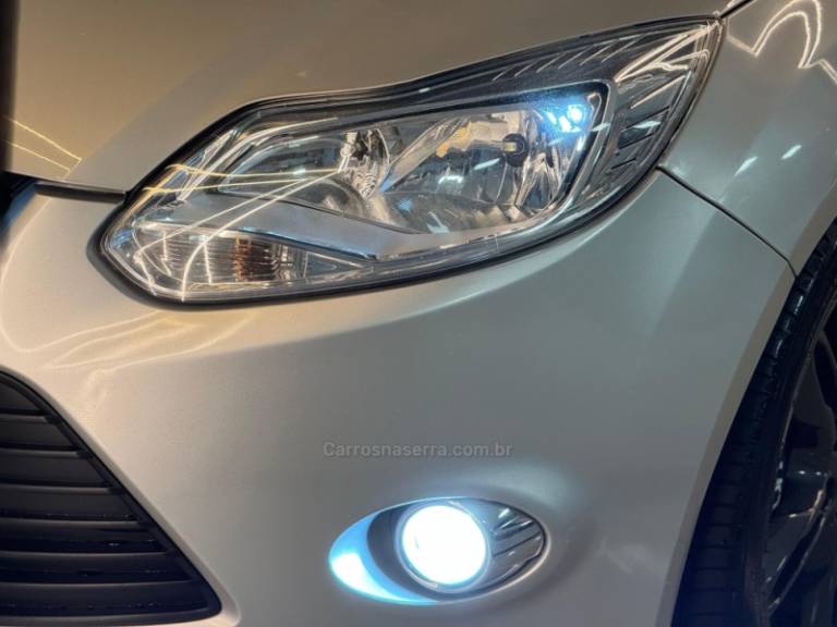 FORD - FOCUS - 2012/2014 - Prata - R$ 49.900,00