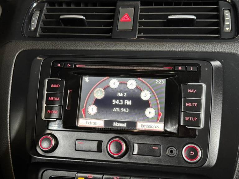 VOLKSWAGEN - JETTA - 2012/2013 - Preta - R$ 68.900,00
