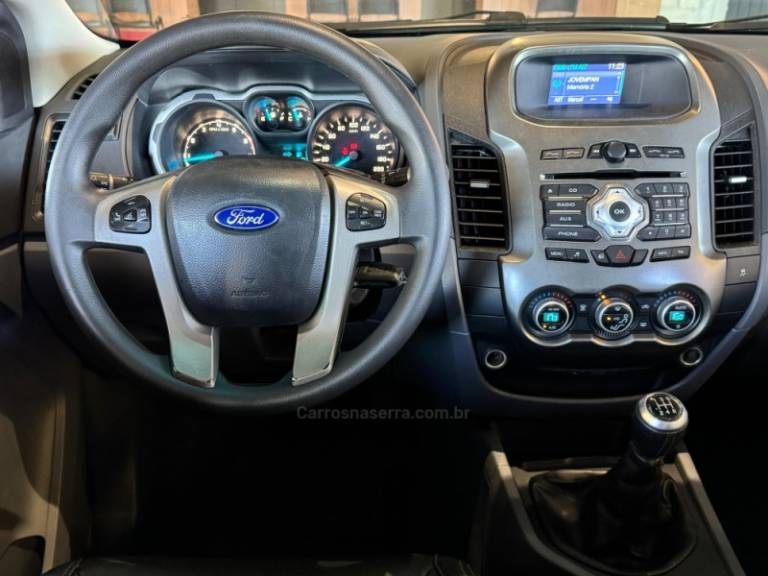 FORD - RANGER - 2014/2015 - Cinza - R$ 94.900,00