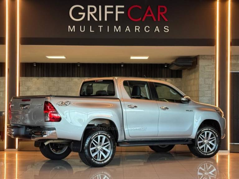 TOYOTA - HILUX - 2016/2017 - Prata - R$ 199.900,00