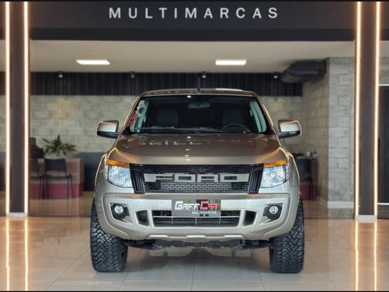 FORD - RANGER - 2014/2015 - Bege - R$ 108.900,00