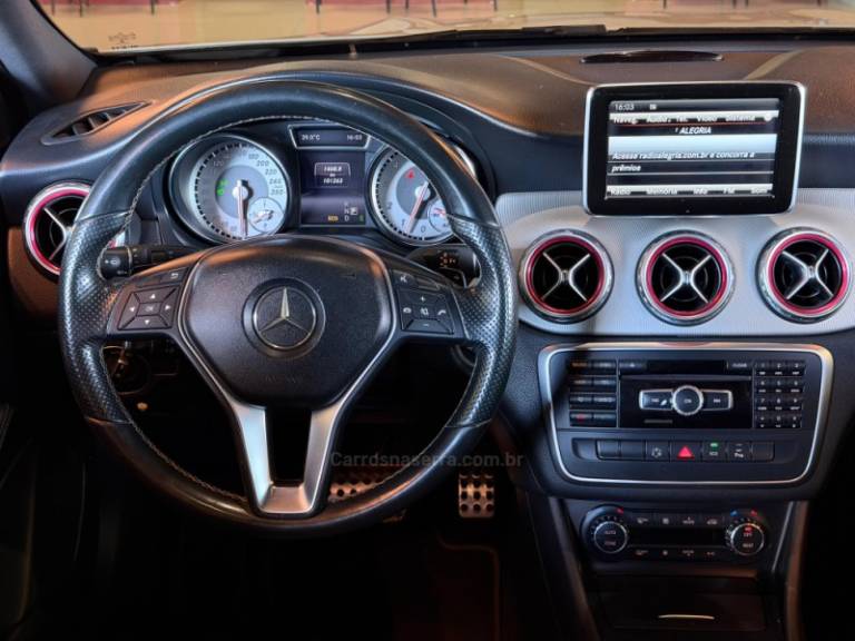 MERCEDES-BENZ - GLA 200 - 2014/2015 - Branca - R$ 109.900,00