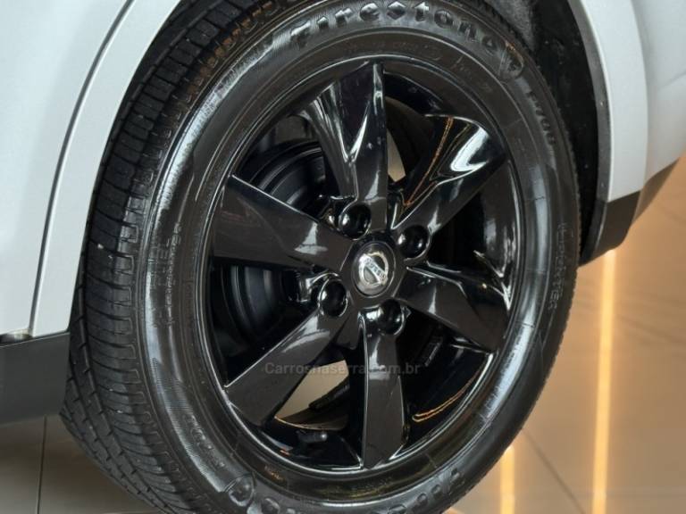 NISSAN - TIIDA - 2010/2011 - Prata - R$ 43.900,00