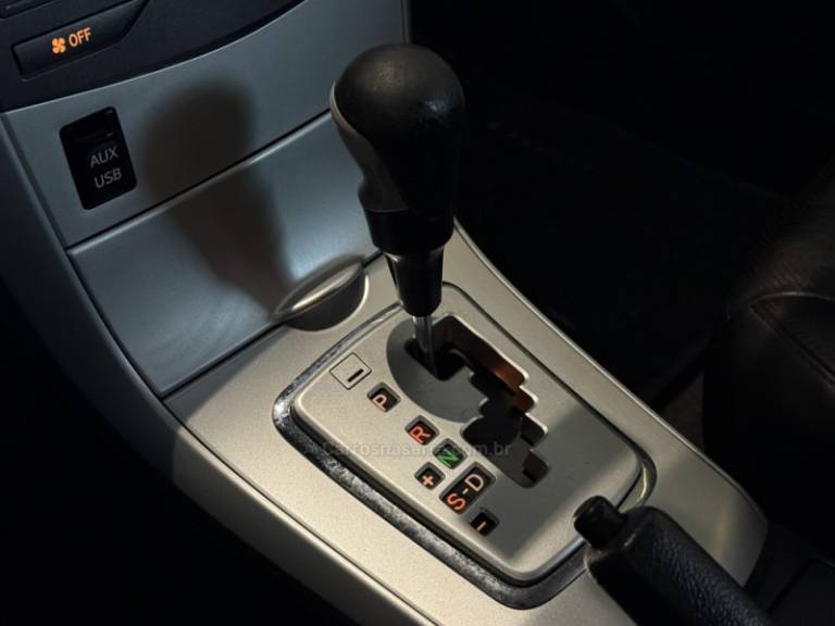 TOYOTA - COROLLA - 2012/2013 - Prata - R$ 65.900,00