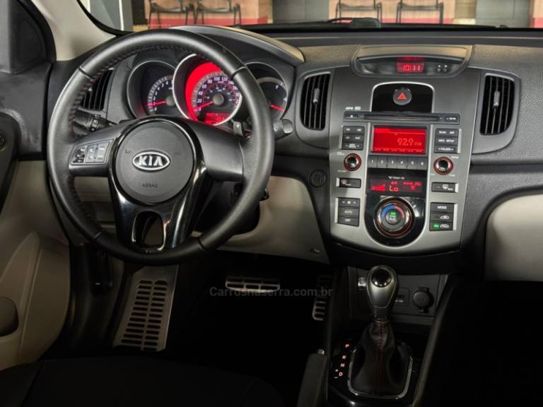 KIA MOTORS - CERATO - 2012/2013 - Branca - R$ 59.900,00