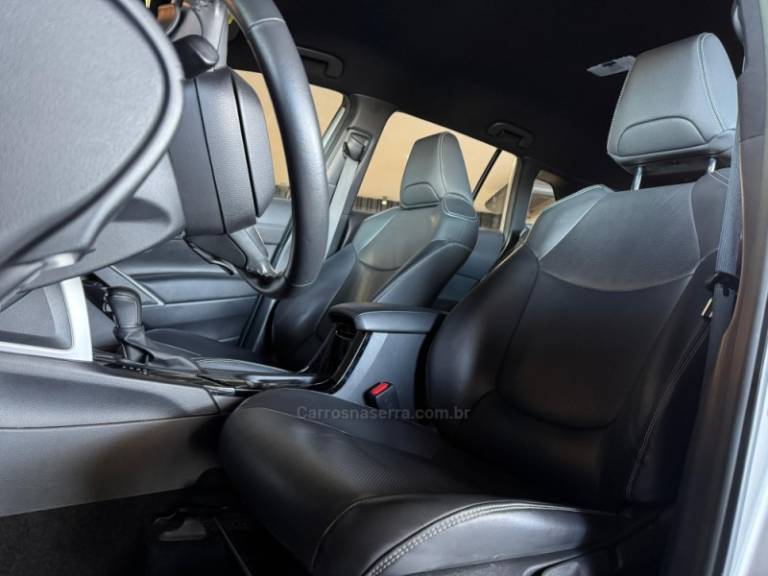 TOYOTA - COROLLA - 2022/2023 - Prata - R$ 148.900,00