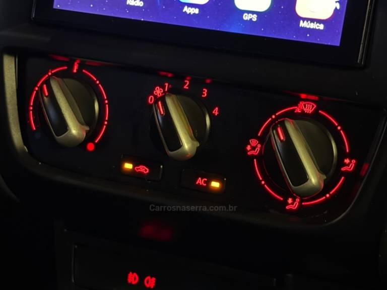 VOLKSWAGEN - SAVEIRO - 2013/2014 - Vermelha - R$ 55.900,00
