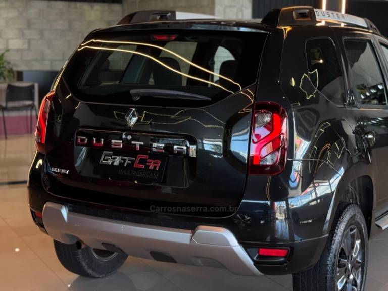 RENAULT - DUSTER - 2015/2016 - Preta - R$ 63.900,00