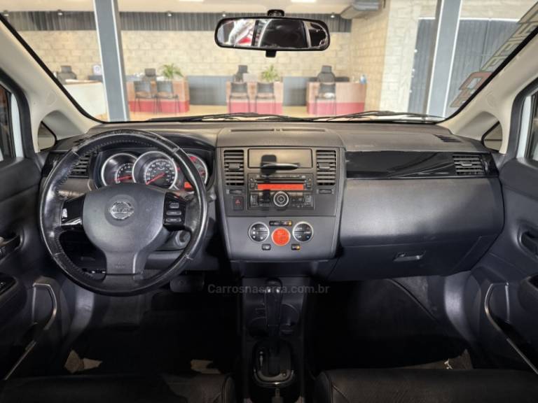 NISSAN - TIIDA - 2010/2011 - Prata - R$ 43.900,00
