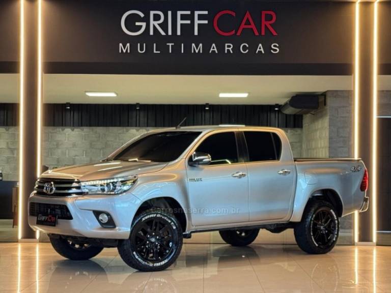 TOYOTA - HILUX - 2016/2017 - Prata - R$ 191.900,00