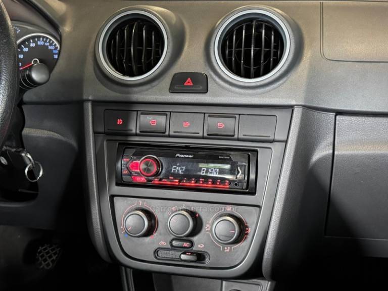 VOLKSWAGEN - GOL - 2010/2011 - Prata - R$ 36.900,00