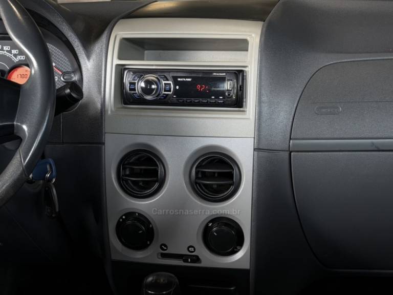 FIAT - PALIO - 2014/2014 - Preta - R$ 26.900,00