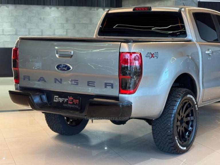 FORD - RANGER - 2014/2015 - Bege - R$ 108.900,00