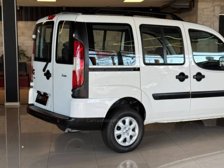 FIAT - DOBLÓ - 2013/2014 - Branca - R$ 51.900,00