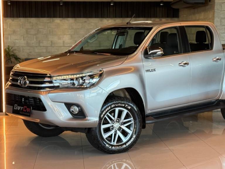 TOYOTA - HILUX - 2016/2017 - Prata - R$ 199.900,00
