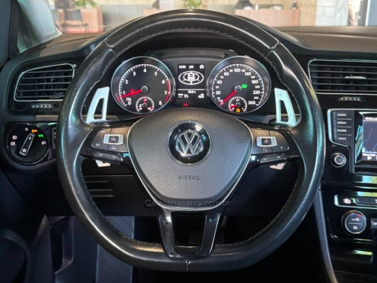 VOLKSWAGEN - GOLF - 2013/2014 - Branca - R$ 89.900,00