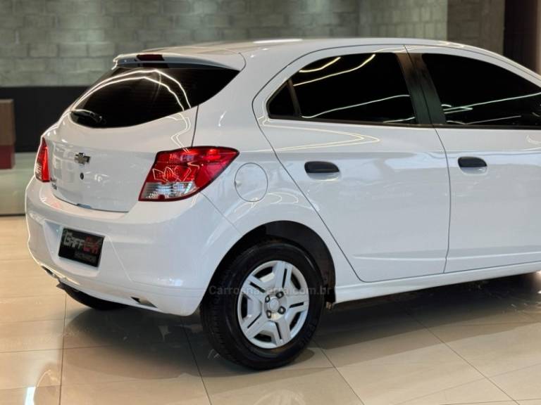 CHEVROLET - ONIX - 2017/2018 - Branca - R$ 49.900,00