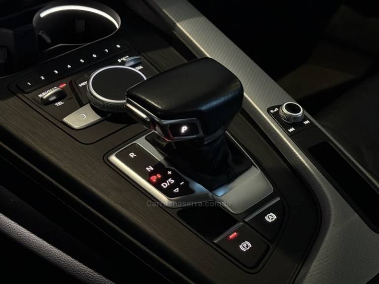 AUDI - A4 - 2019/2019 - Cinza - R$ 199.900,00