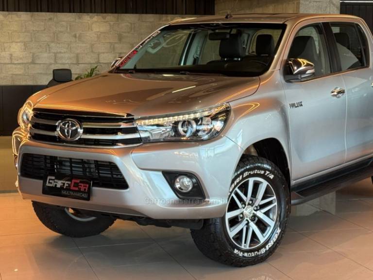 TOYOTA - HILUX - 2016/2017 - Prata - R$ 199.900,00