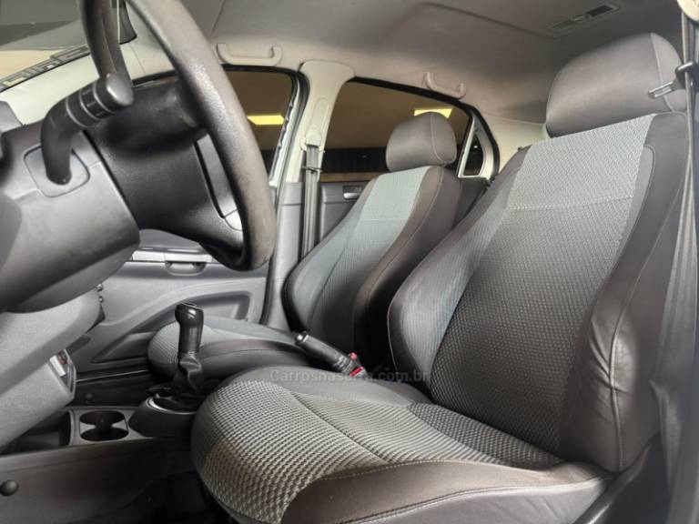 VOLKSWAGEN - GOL - 2010/2011 - Prata - R$ 36.900,00