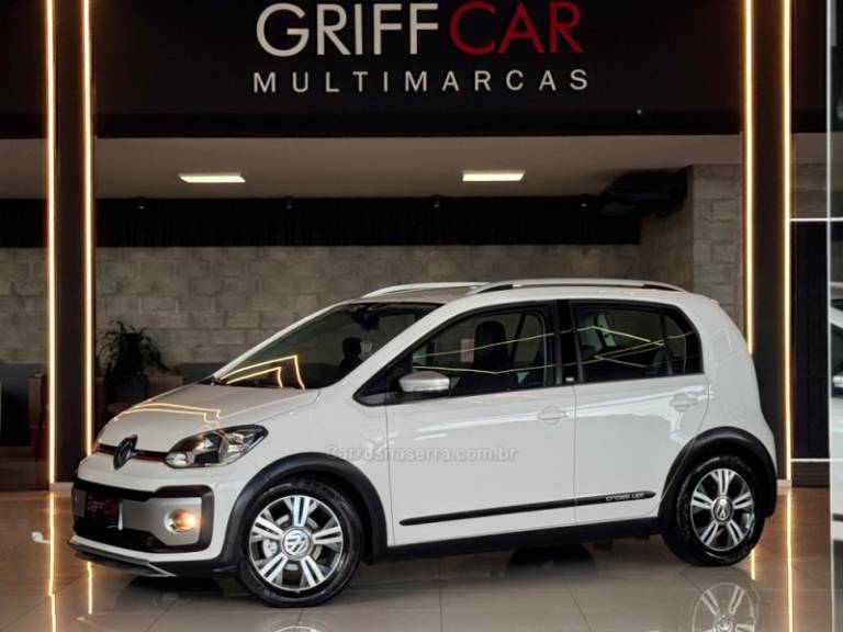 VOLKSWAGEN - UP - 2017/2018 - Branca - R$ 67.900,00