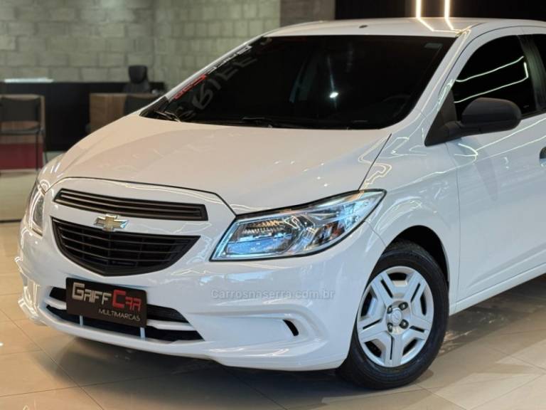 CHEVROLET - ONIX - 2017/2018 - Branca - R$ 49.900,00