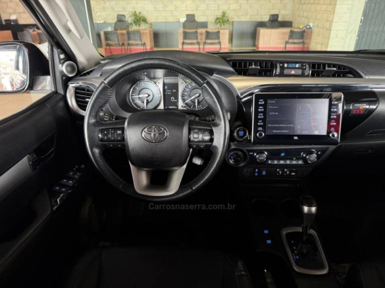 TOYOTA - HILUX - 2020/2021 - Preta - R$ 249.900,00