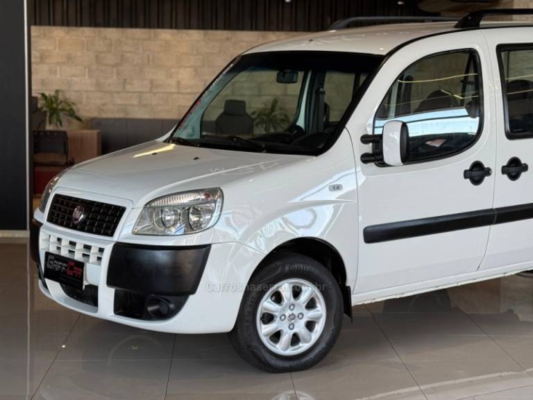 FIAT - DOBLÓ - 2013/2014 - Branca - R$ 51.900,00