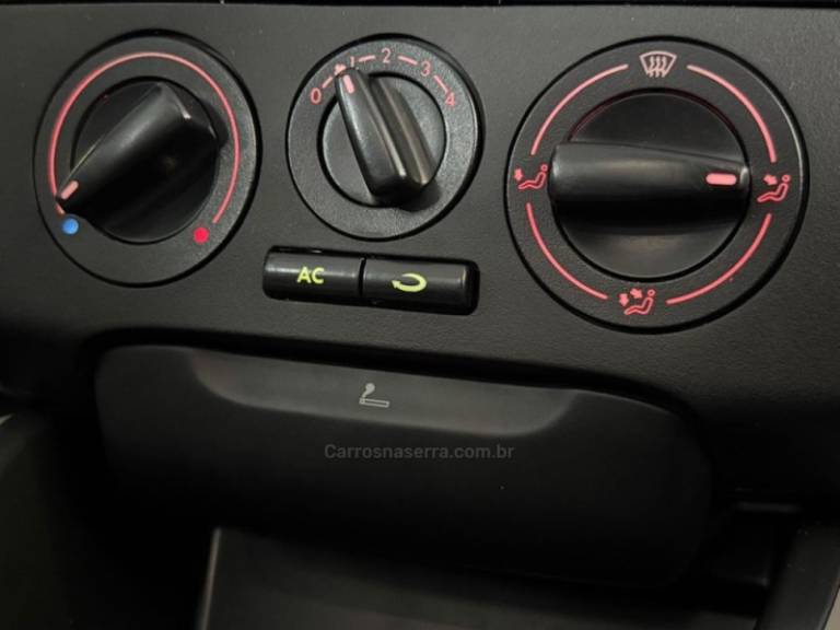 VOLKSWAGEN - SAVEIRO - 2000/2001 - Vermelha - R$ 69.900,00