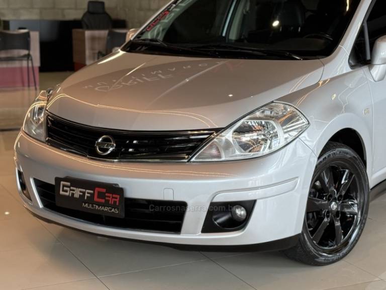 NISSAN - TIIDA - 2010/2011 - Prata - R$ 43.900,00
