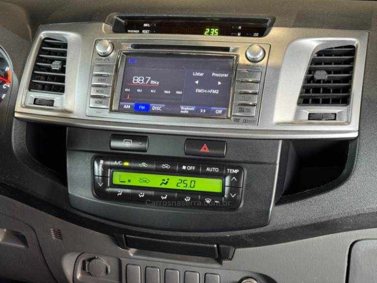 TOYOTA - HILUX - 2014/2014 - Prata - R$ 147.900,00