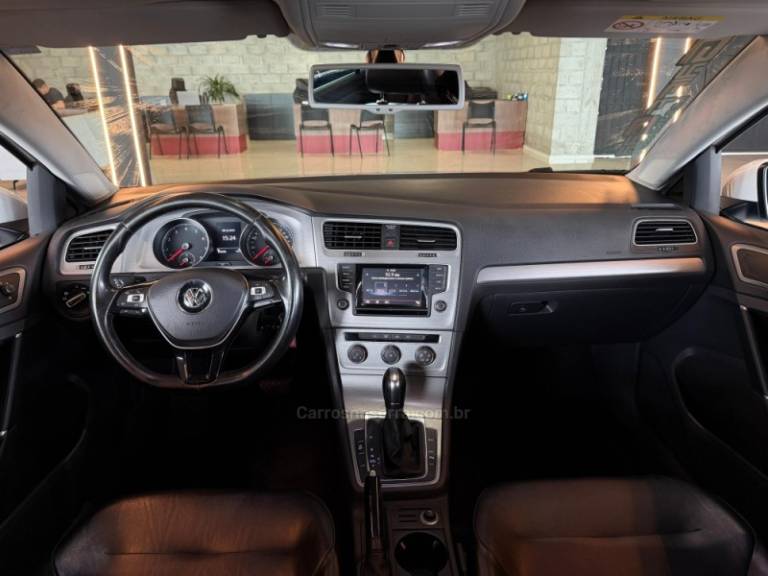 VOLKSWAGEN - GOLF - 2015/2015 - Branca - R$ 82.900,00