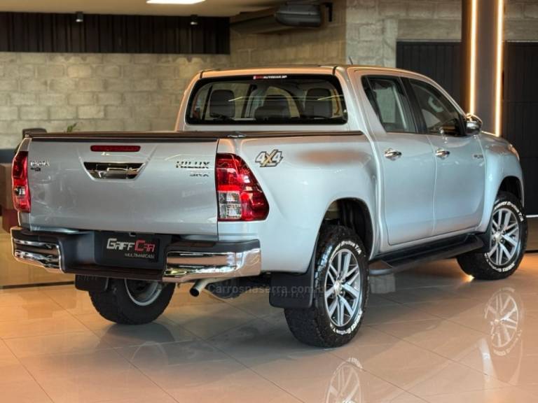 TOYOTA - HILUX - 2016/2017 - Prata - R$ 199.900,00