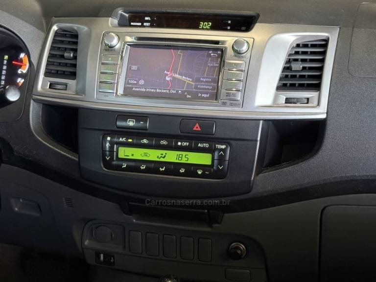 TOYOTA - HILUX - 2014/2014 - Prata - R$ 147.900,00