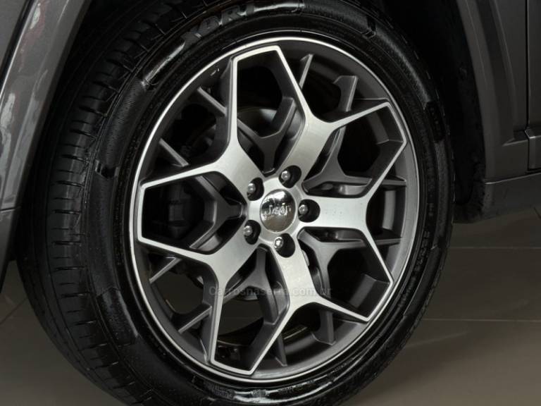 JEEP - COMMANDER - 2023/2023 - Cinza - R$ 179.900,00