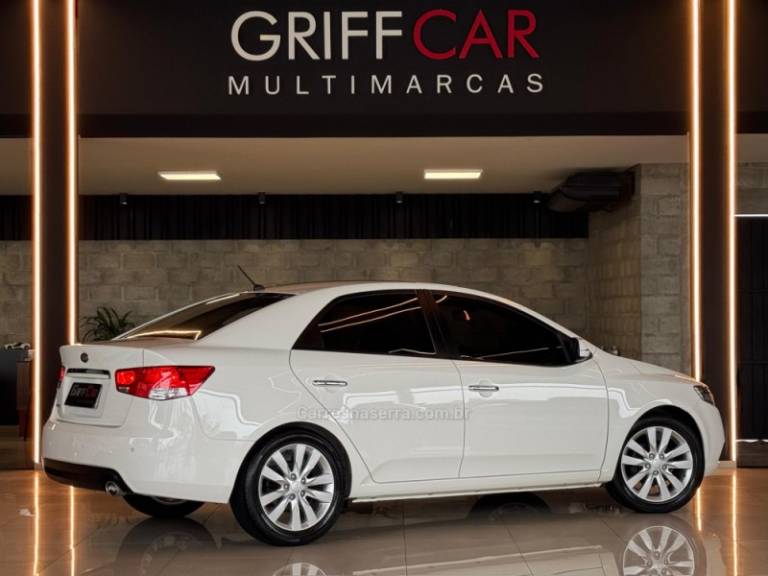 KIA MOTORS - CERATO - 2012/2013 - Branca - R$ 59.900,00