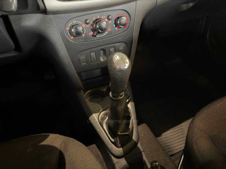 RENAULT - SANDERO - 2015/2016 - Prata - R$ 42.900,00