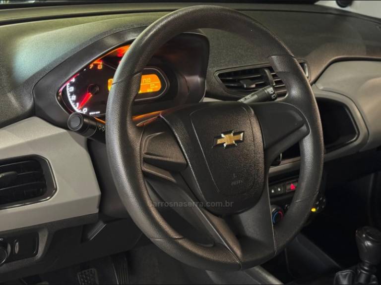 CHEVROLET - ONIX - 2017/2018 - Branca - R$ 49.900,00