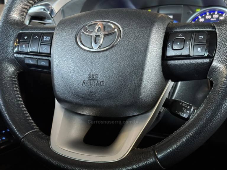 TOYOTA - HILUX - 2016/2017 - Prata - R$ 199.900,00