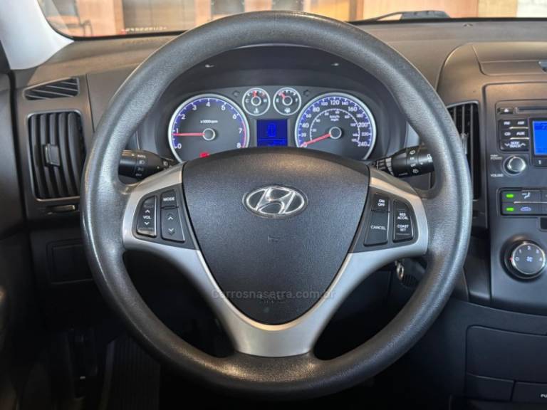 HYUNDAI - I30 - 2011/2012 - Prata - R$ 47.900,00