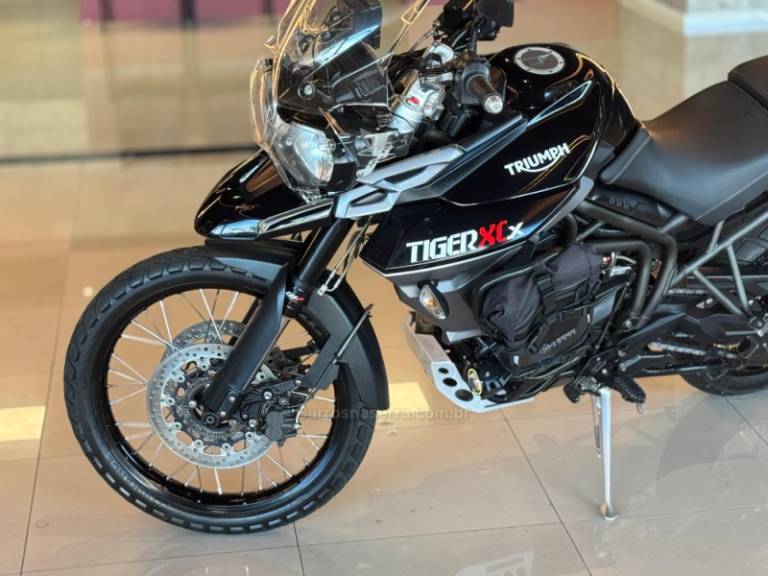 TRIUMPH - TIGER 800 XCX - 2016/2017 - Preta - R$ 49.900,00