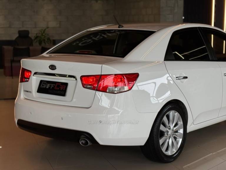 KIA MOTORS - CERATO - 2012/2013 - Branca - R$ 59.900,00