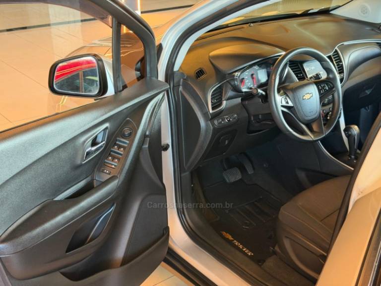CHEVROLET - TRACKER - 2019/2019 - Prata - R$ 82.900,00