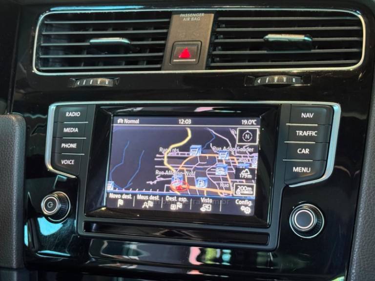 VOLKSWAGEN - GOLF - 2013/2014 - Branca - R$ 89.900,00