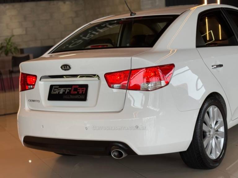 KIA MOTORS - CERATO - 2012/2013 - Branca - R$ 59.900,00